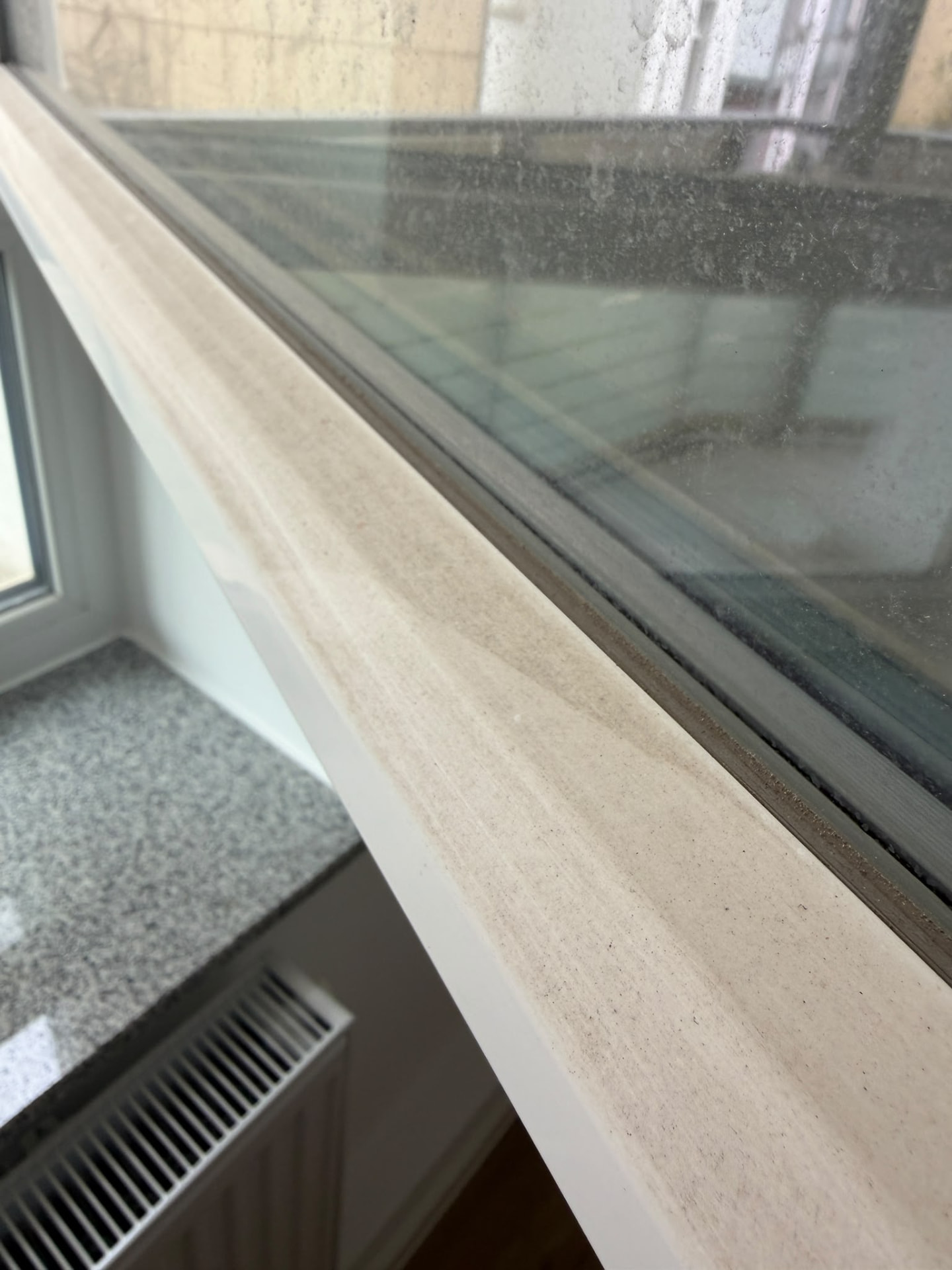 Fensterbank – gründlich gereinigt – vorher